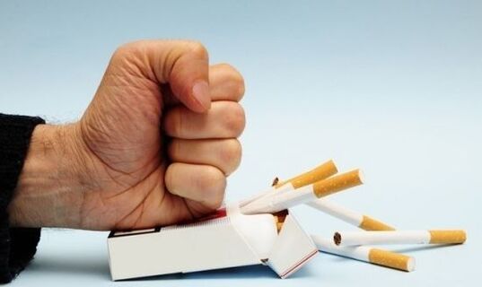 Renunțarea la fumat va preveni durerea în articulațiile degetelor